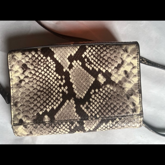 Micheal Kors Crossbody Extra Small - Picture 2 of 2